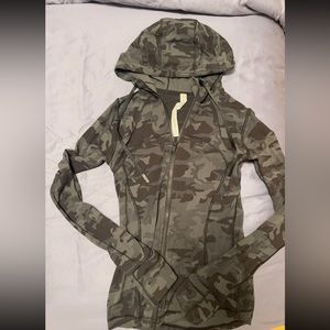 lululemon Camo Define Hooded Jacket Size 4